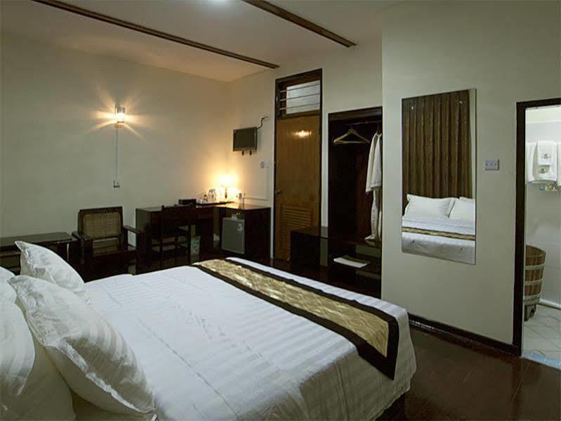 Aye Chan Thar Rangoon Buitenkant foto
